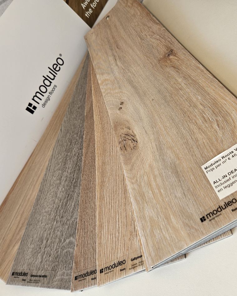 Moduleo Roots visgraat staal met all-in prijskaartje